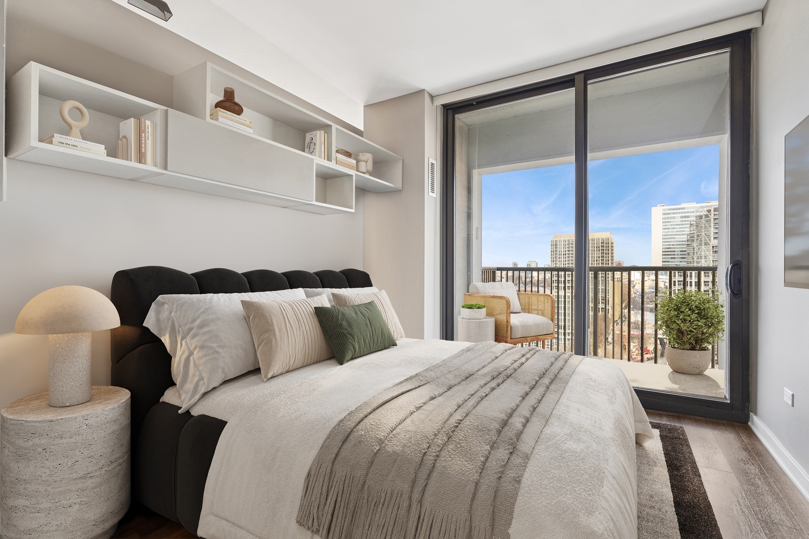 501 N Clinton Street Unit: 1501