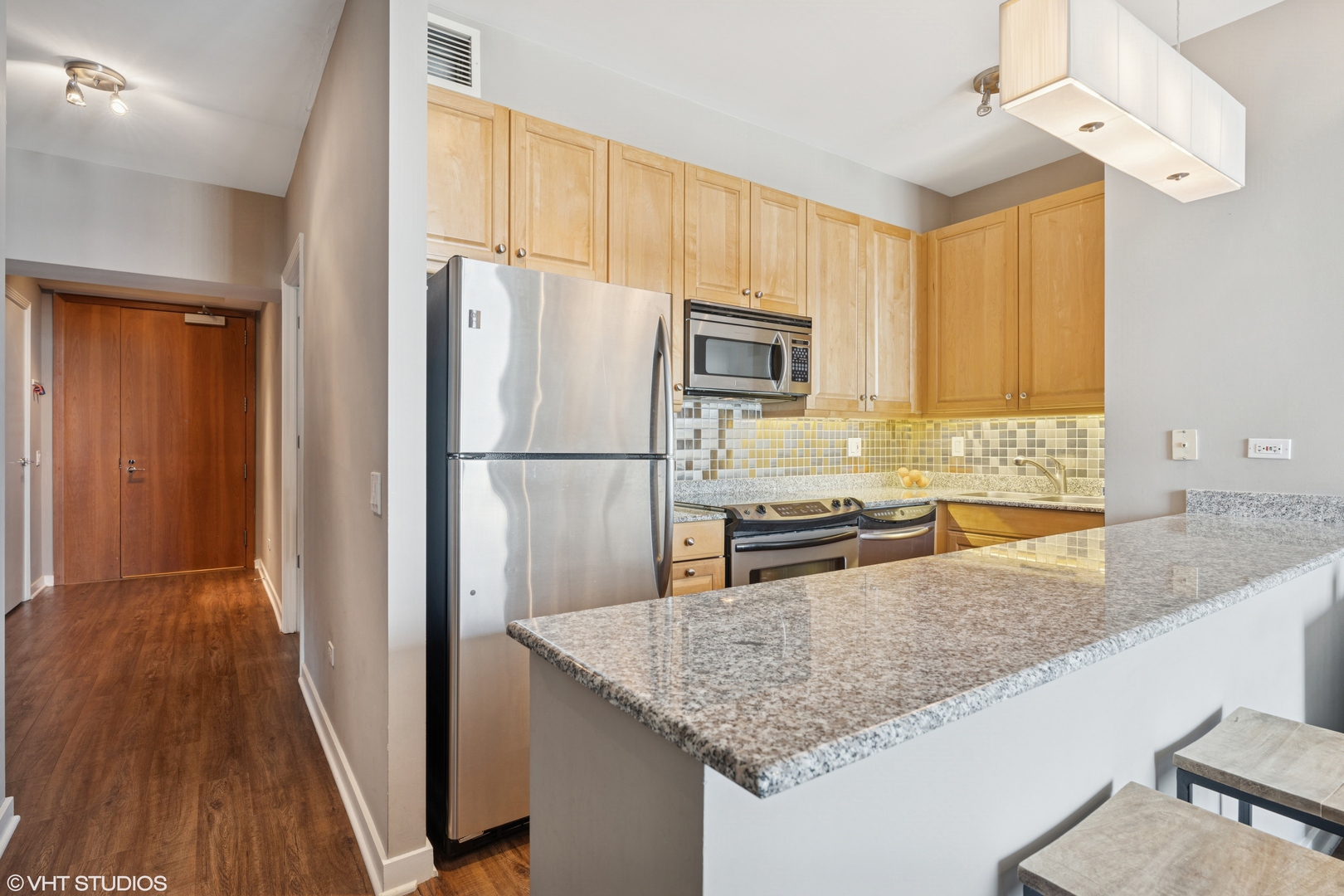 501 N Clinton Street Unit: 1501