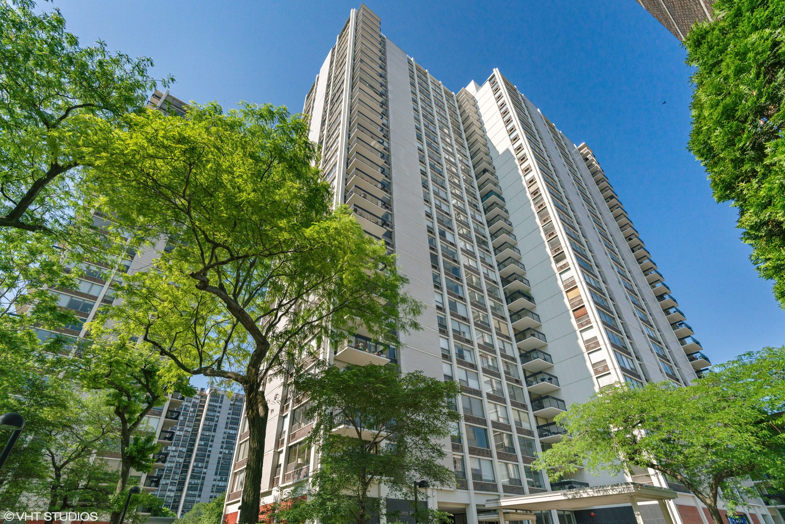 1460 N SANDBURG Terrace Unit: 202