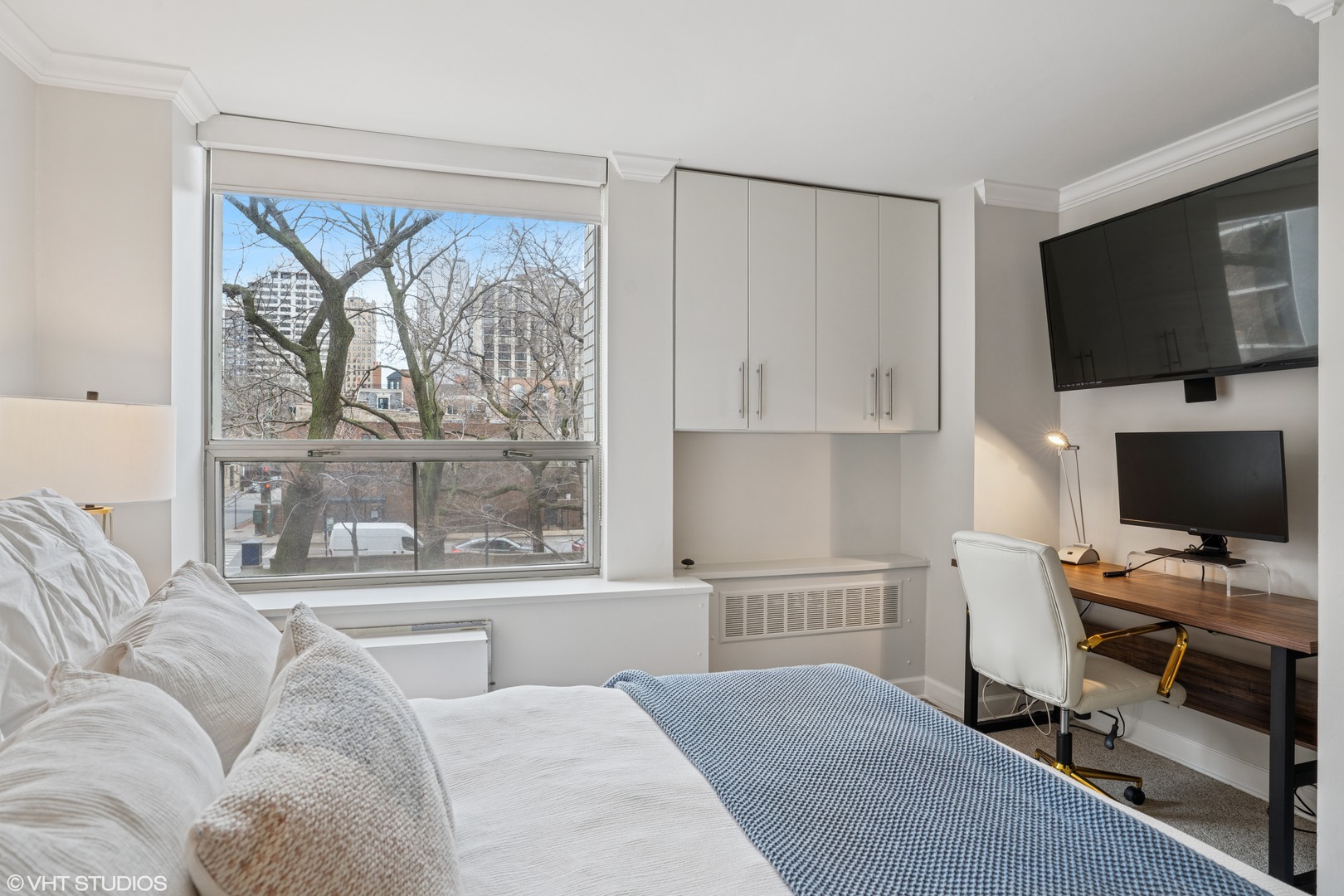 1460 N SANDBURG Terrace Unit: 202
