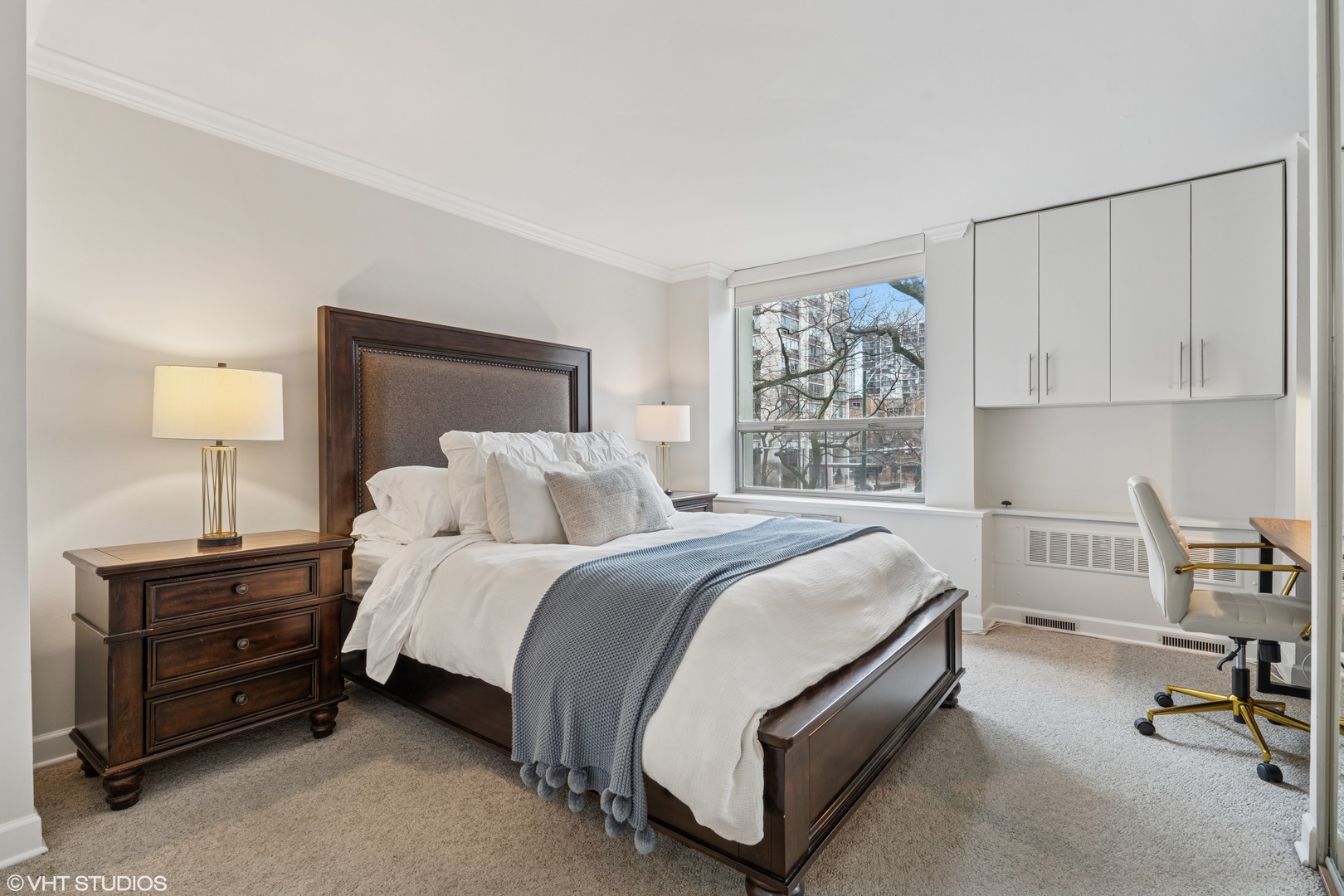 1460 N SANDBURG Terrace Unit: 202