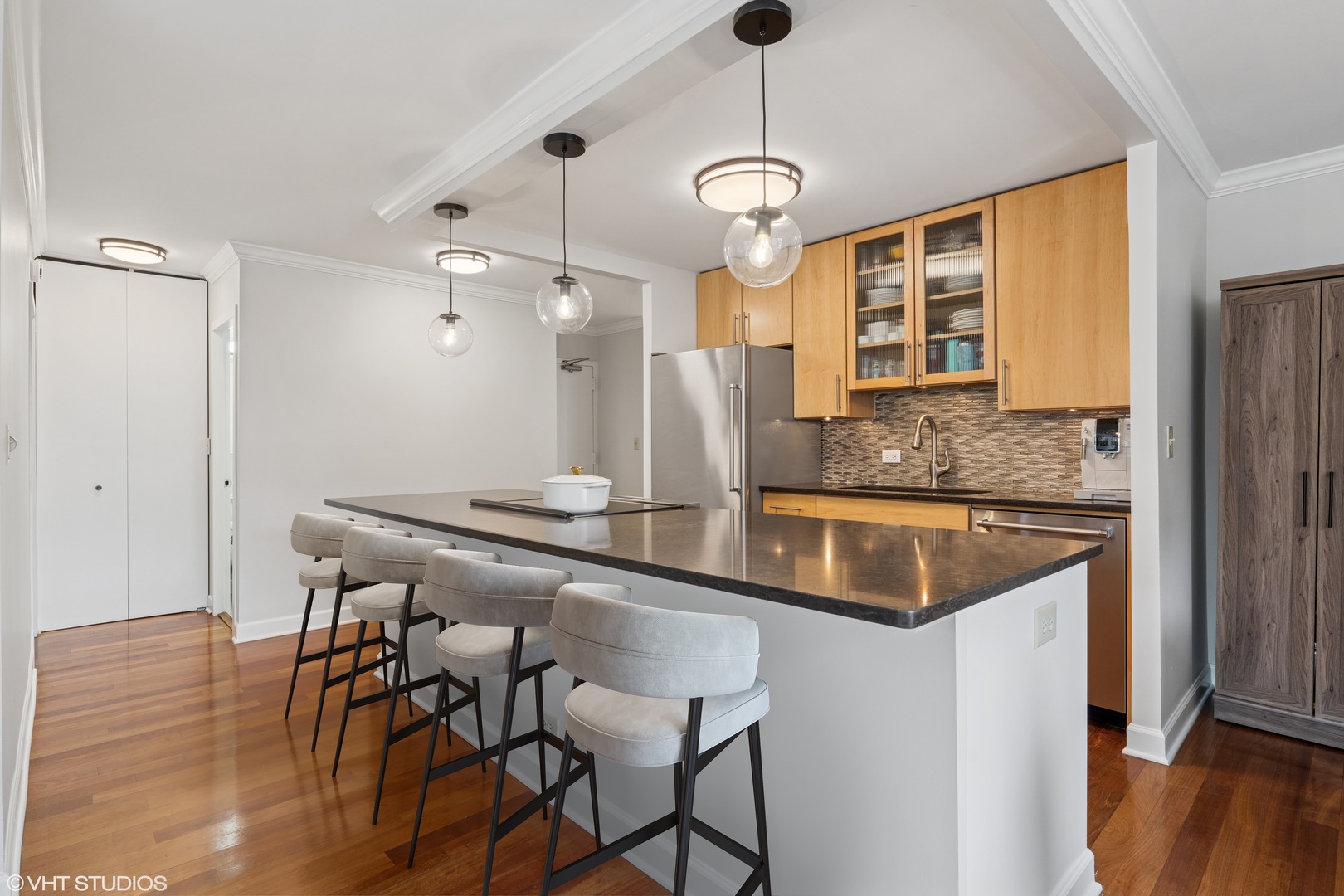 1460 N SANDBURG Terrace Unit: 202