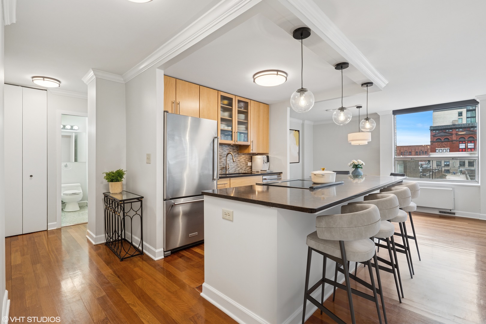 1460 N SANDBURG Terrace Unit: 202