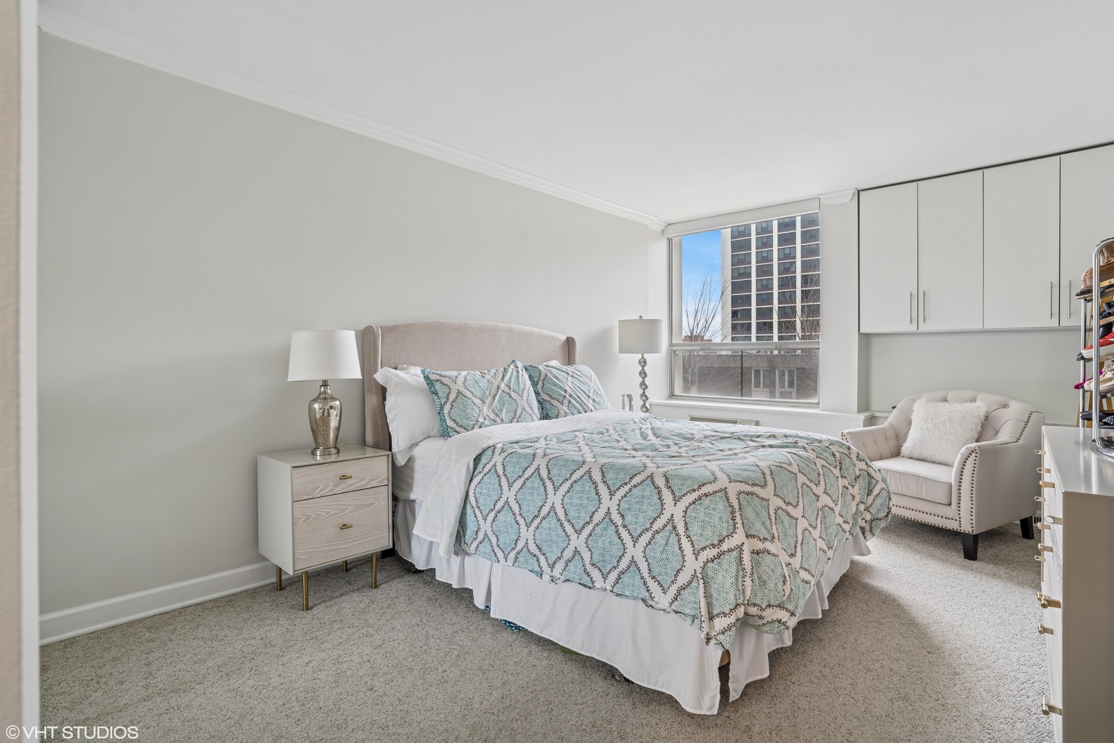 1460 N SANDBURG Terrace Unit: 202