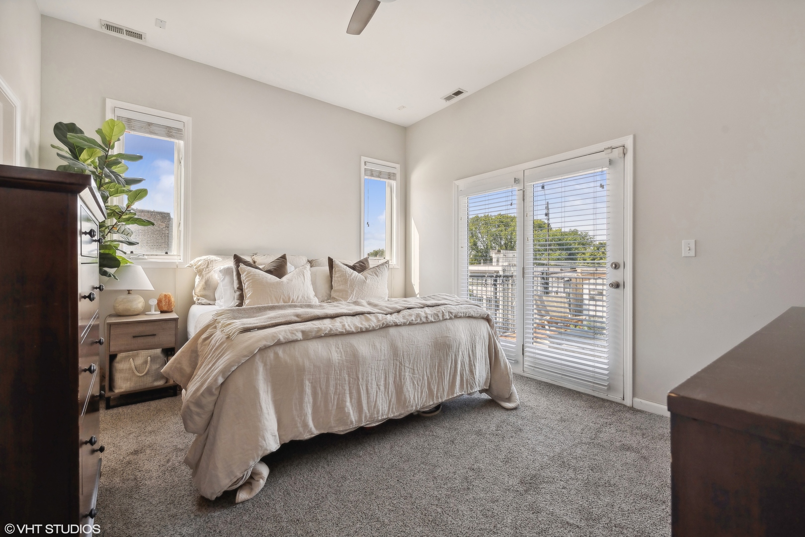 2516 W Iowa Street Unit: 3