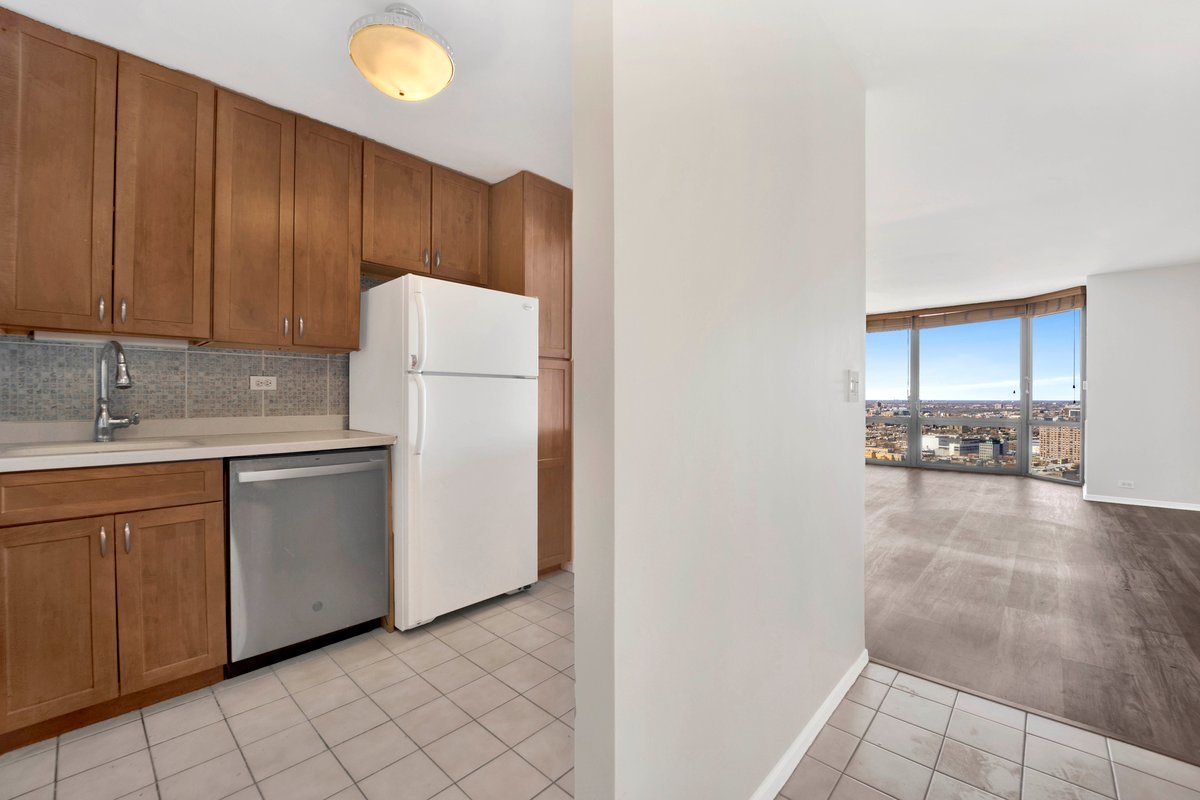 2650 N Lakeview Avenue Unit: 2905