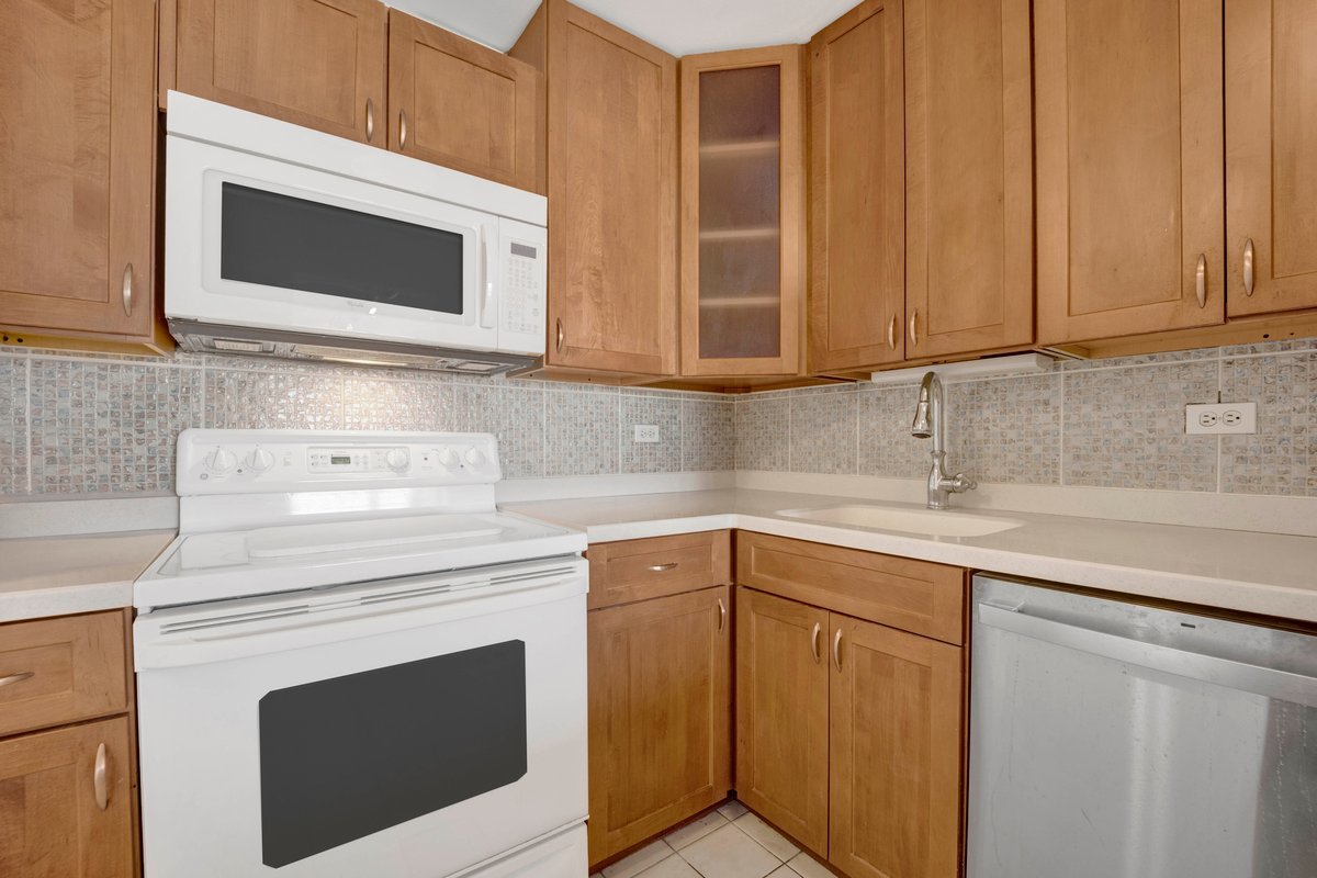 2650 N Lakeview Avenue Unit: 2905