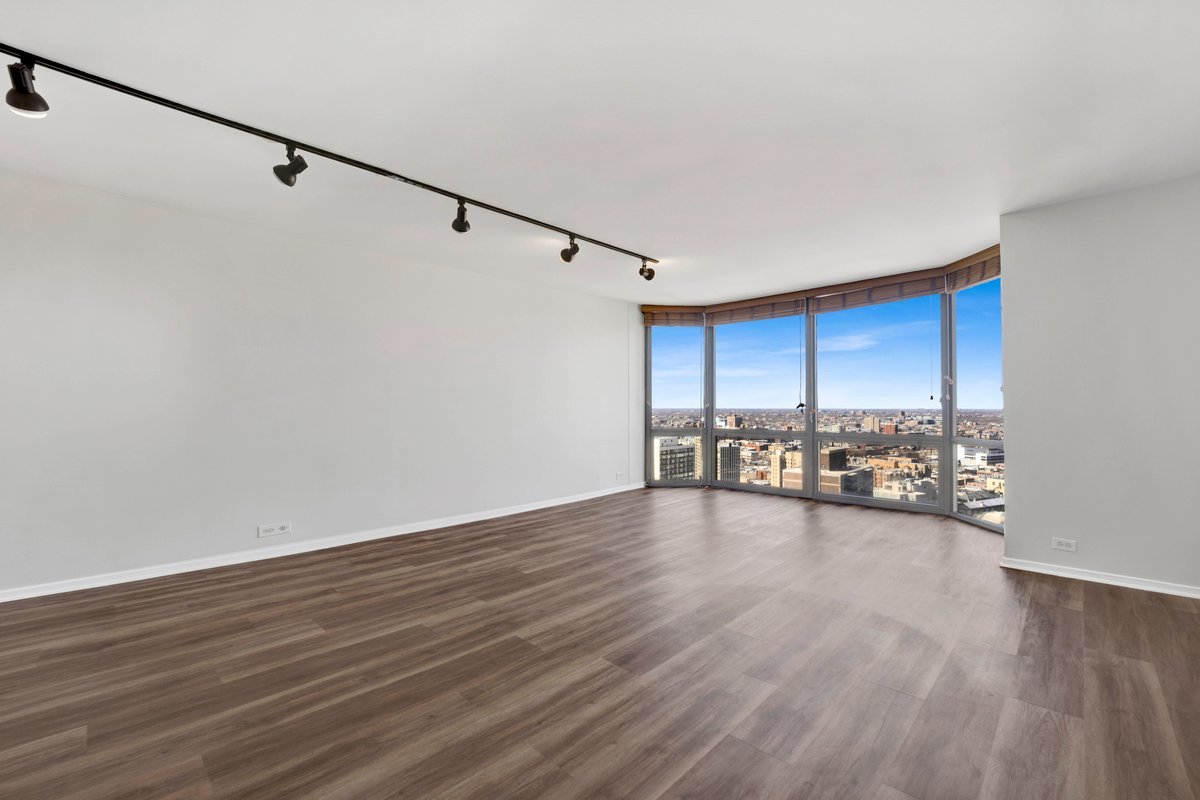 2650 N Lakeview Avenue Unit: 2905