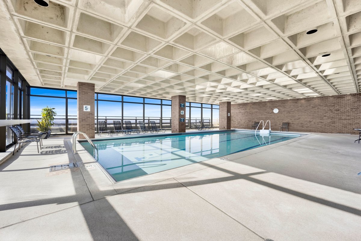 2650 N Lakeview Avenue Unit: 2905