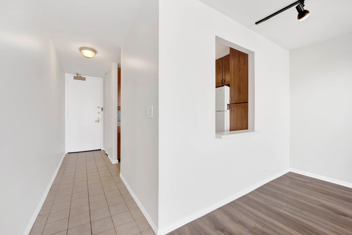 2650 N Lakeview Avenue Unit: 2905