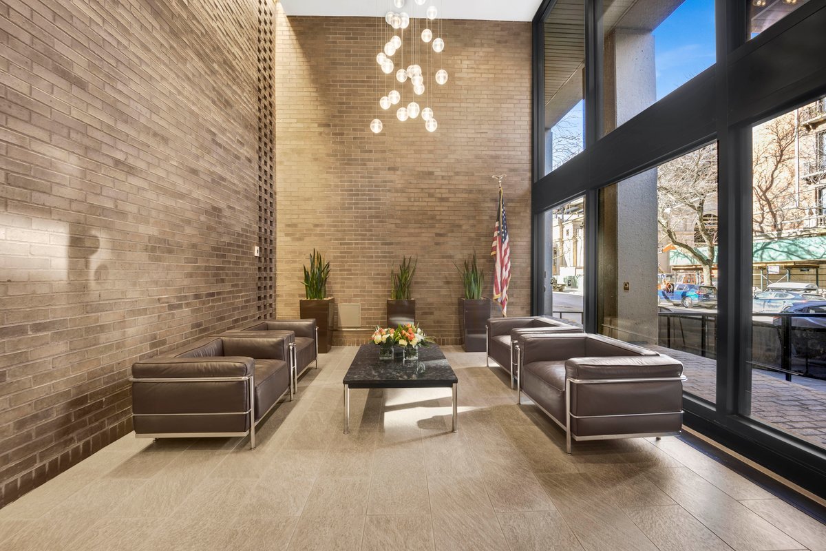 2650 N Lakeview Avenue Unit: 2905