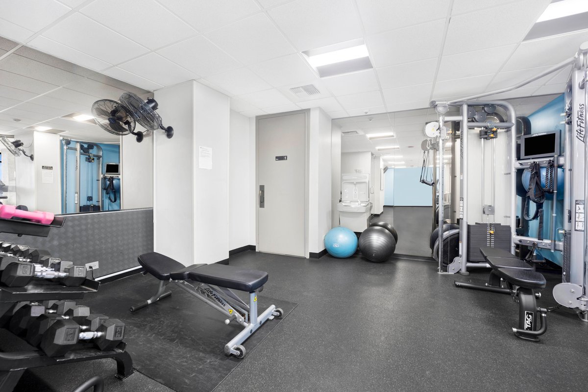 2650 N Lakeview Avenue Unit: 2905