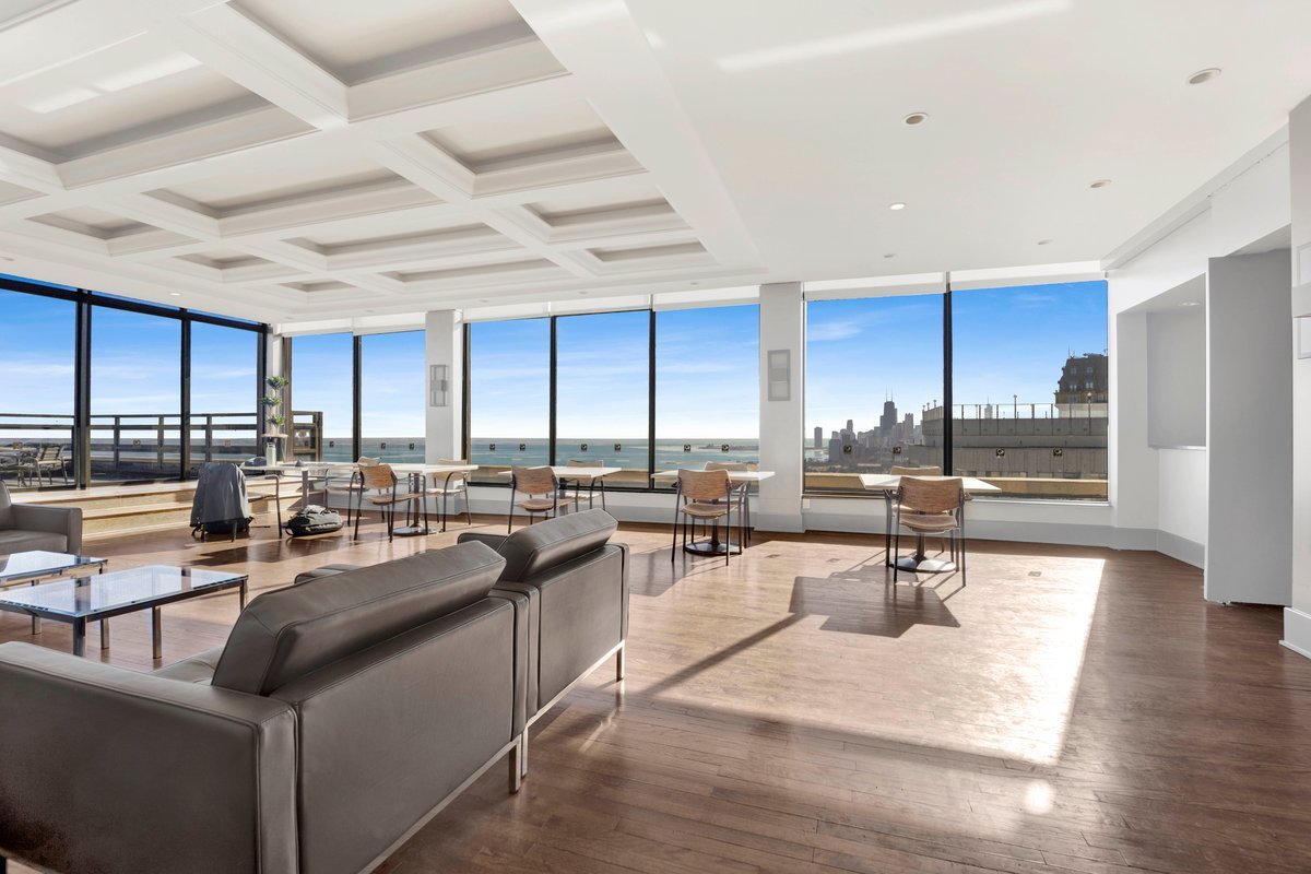 2650 N Lakeview Avenue Unit: 2905