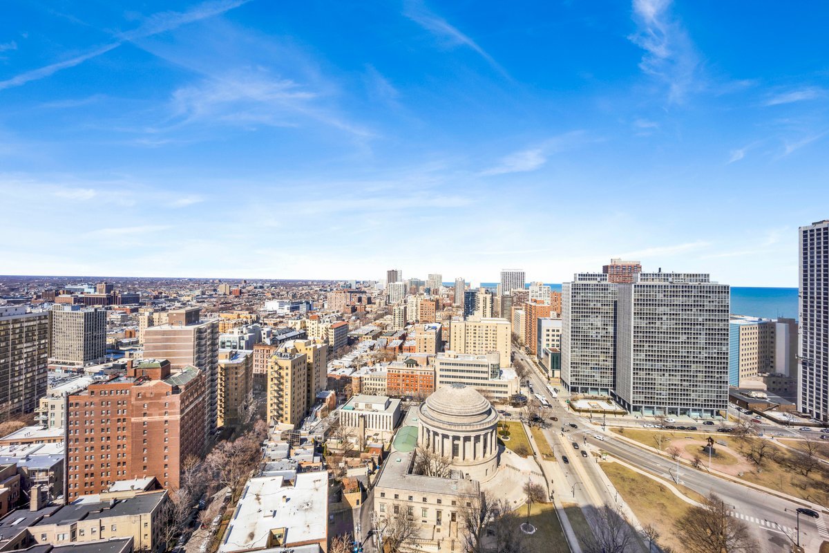 2650 N Lakeview Avenue Unit: 2905