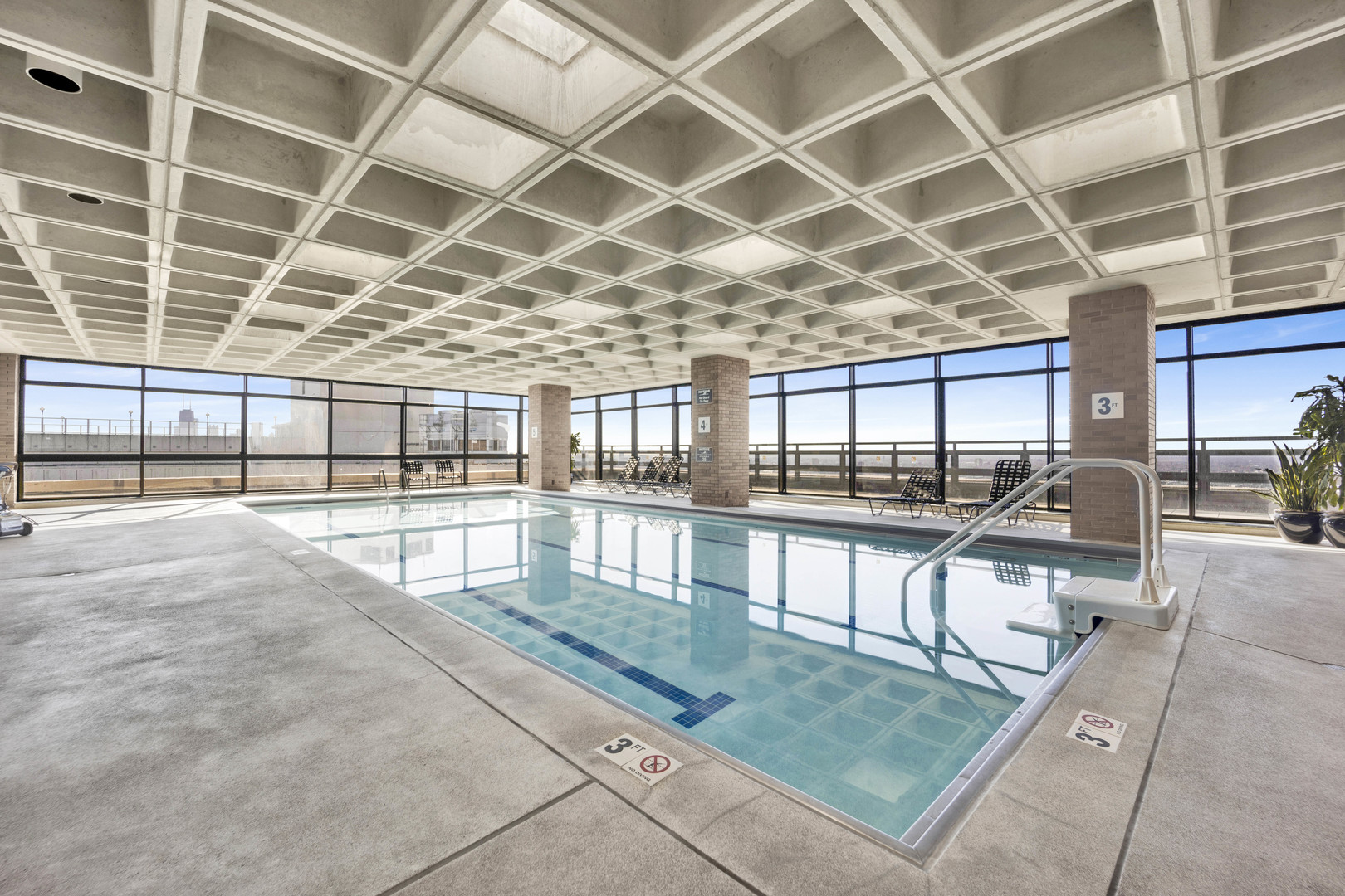 2650 N Lakeview Avenue Unit: 2905