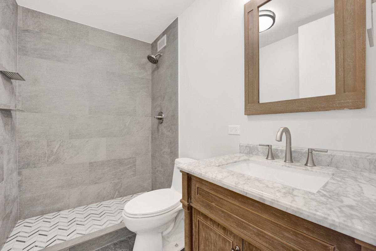 2650 N Lakeview Avenue Unit: 2905