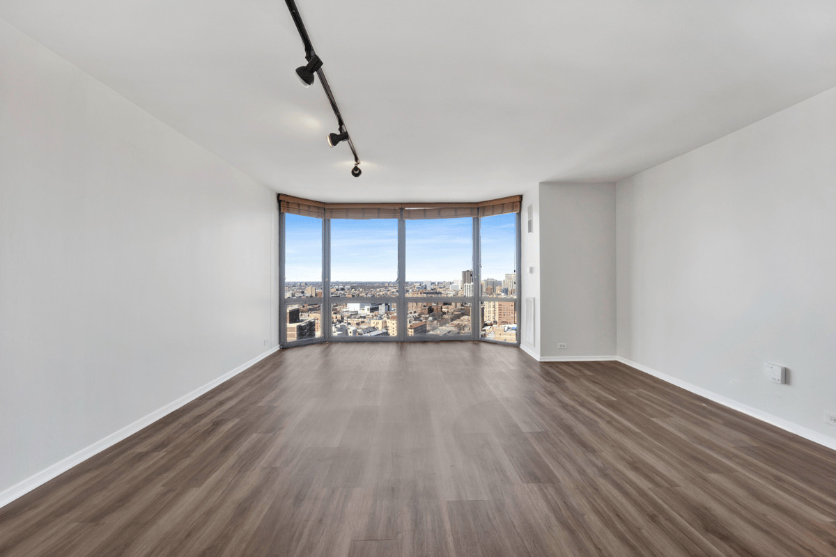 2650 N Lakeview Avenue Unit: 2905