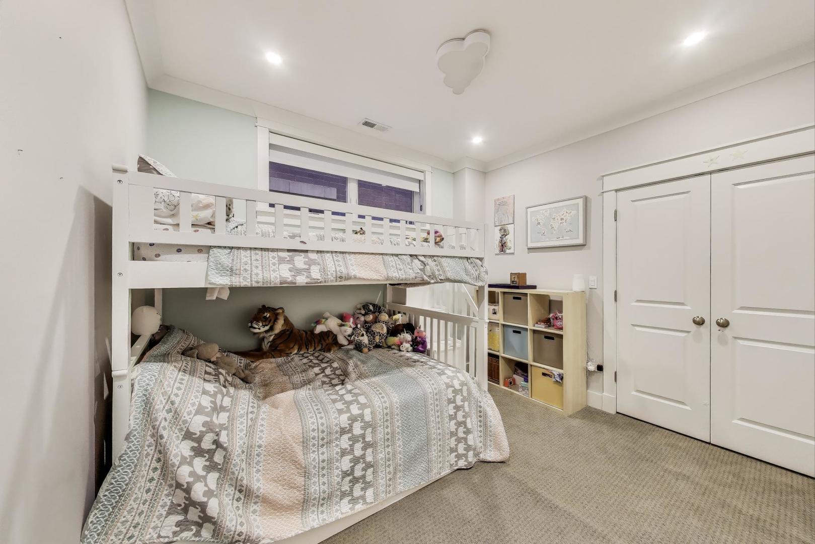 920 W wrightwood Avenue Unit: 1