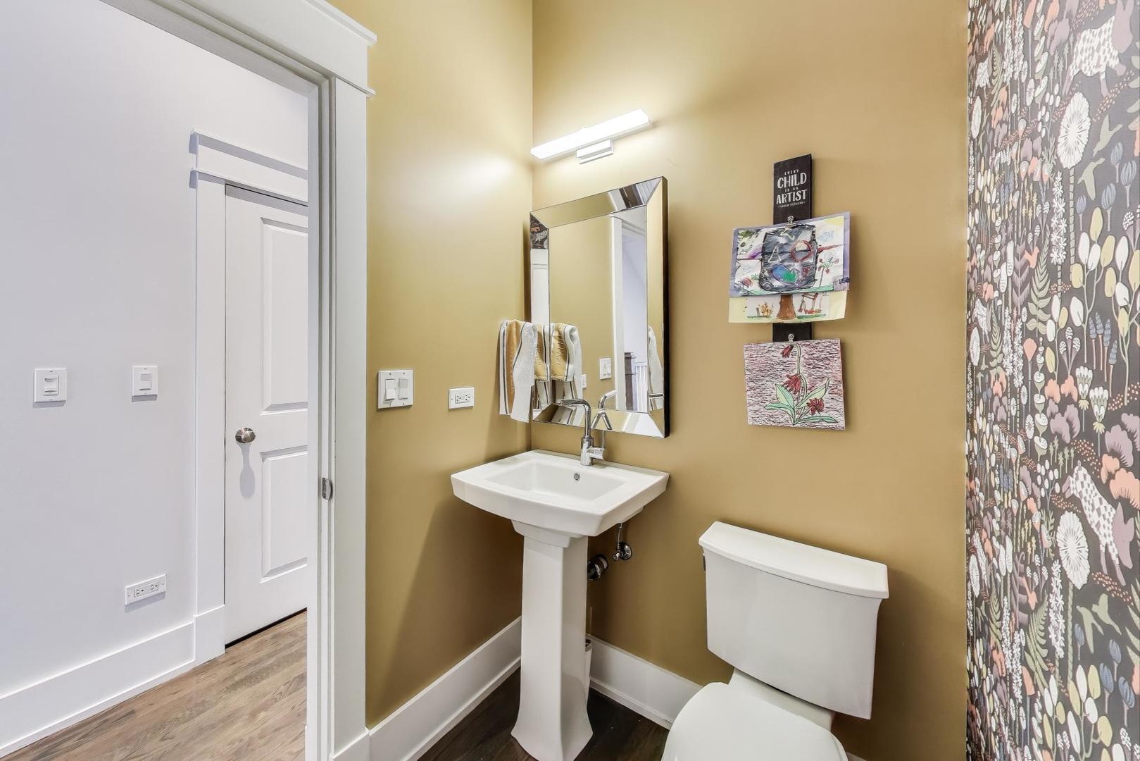 920 W wrightwood Avenue Unit: 1