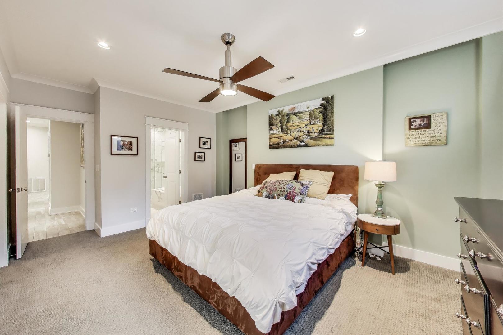 920 W wrightwood Avenue Unit: 1