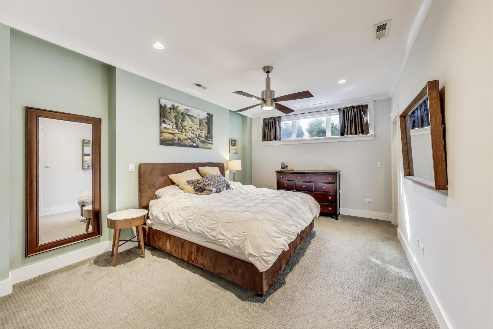 920 W wrightwood Avenue Unit: 1