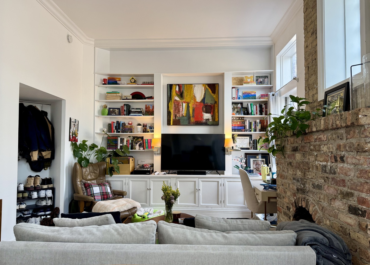 223 W Wisconsin Street Unit: 2B