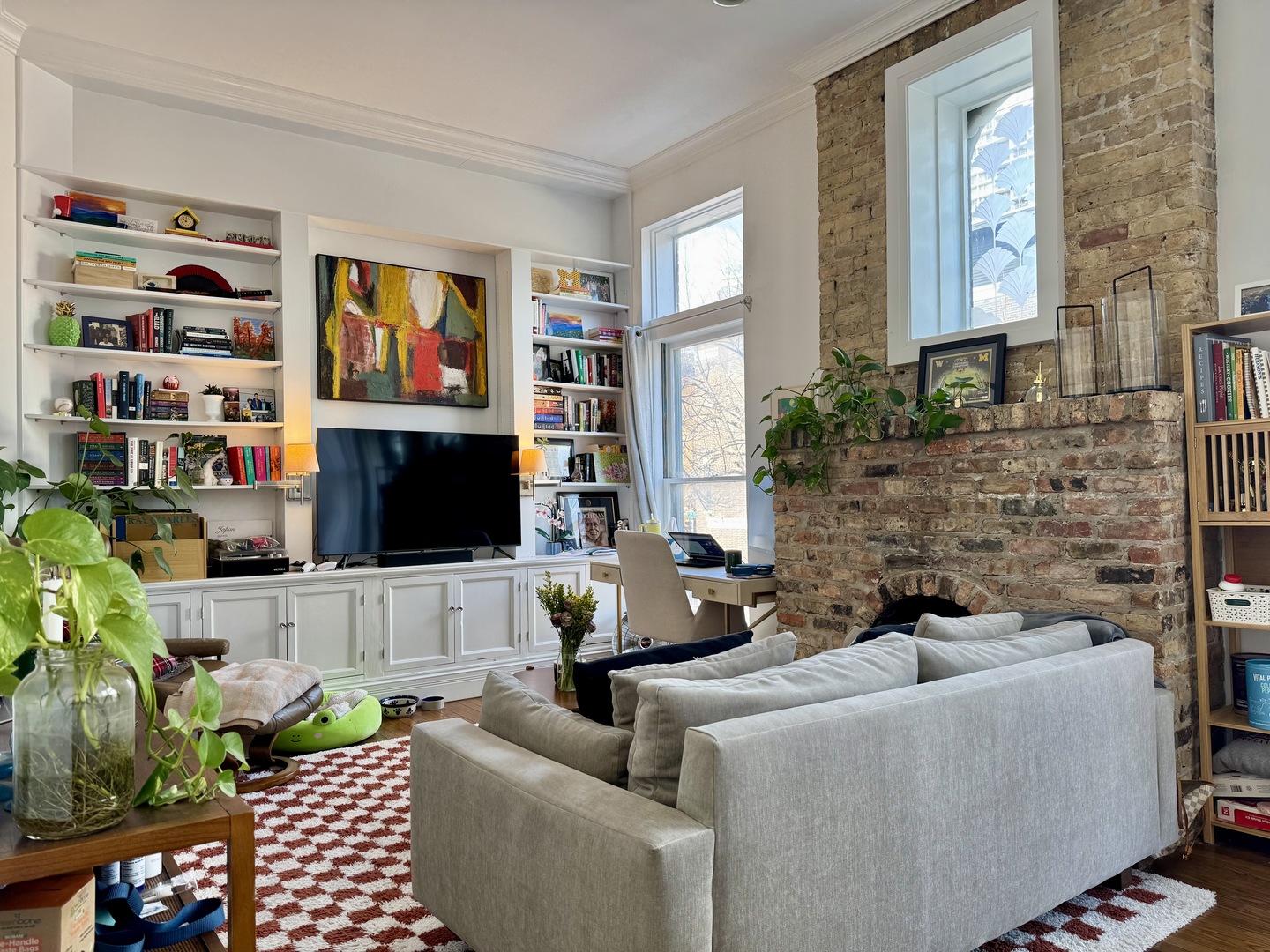 223 W Wisconsin Street Unit: 2B