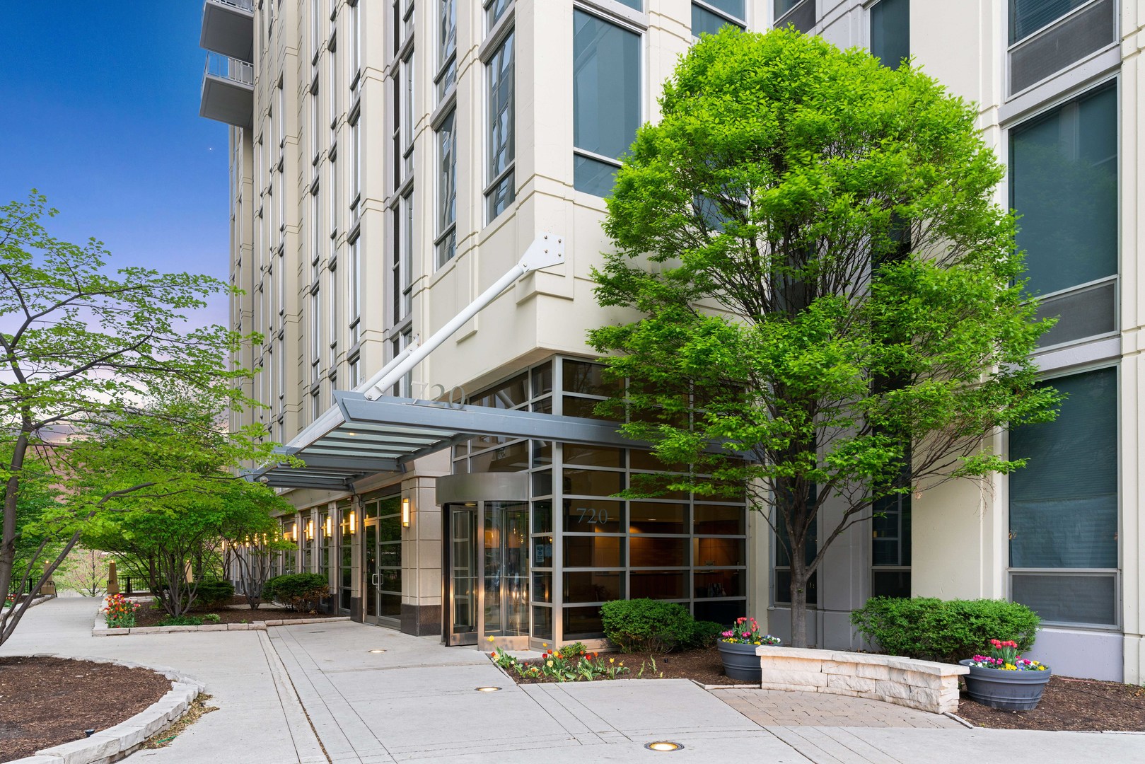 720 N Larrabee Street Unit: 905