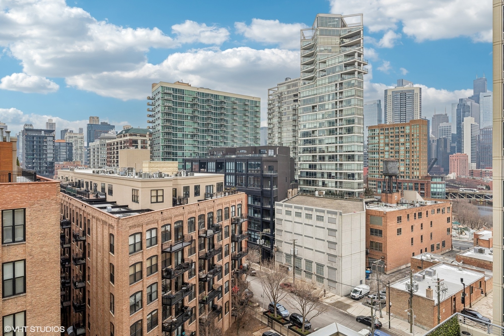 720 N Larrabee Street Unit: 905