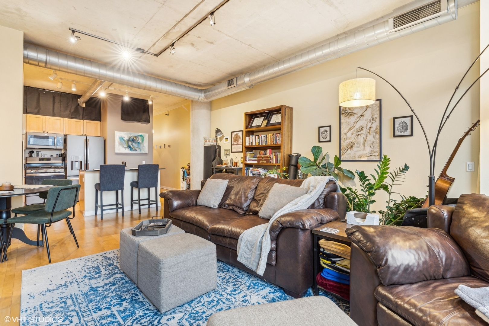 720 N Larrabee Street Unit: 905