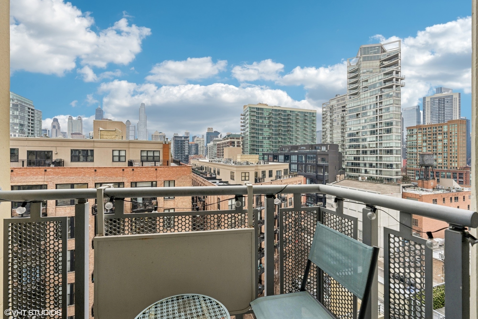 720 N Larrabee Street Unit: 905