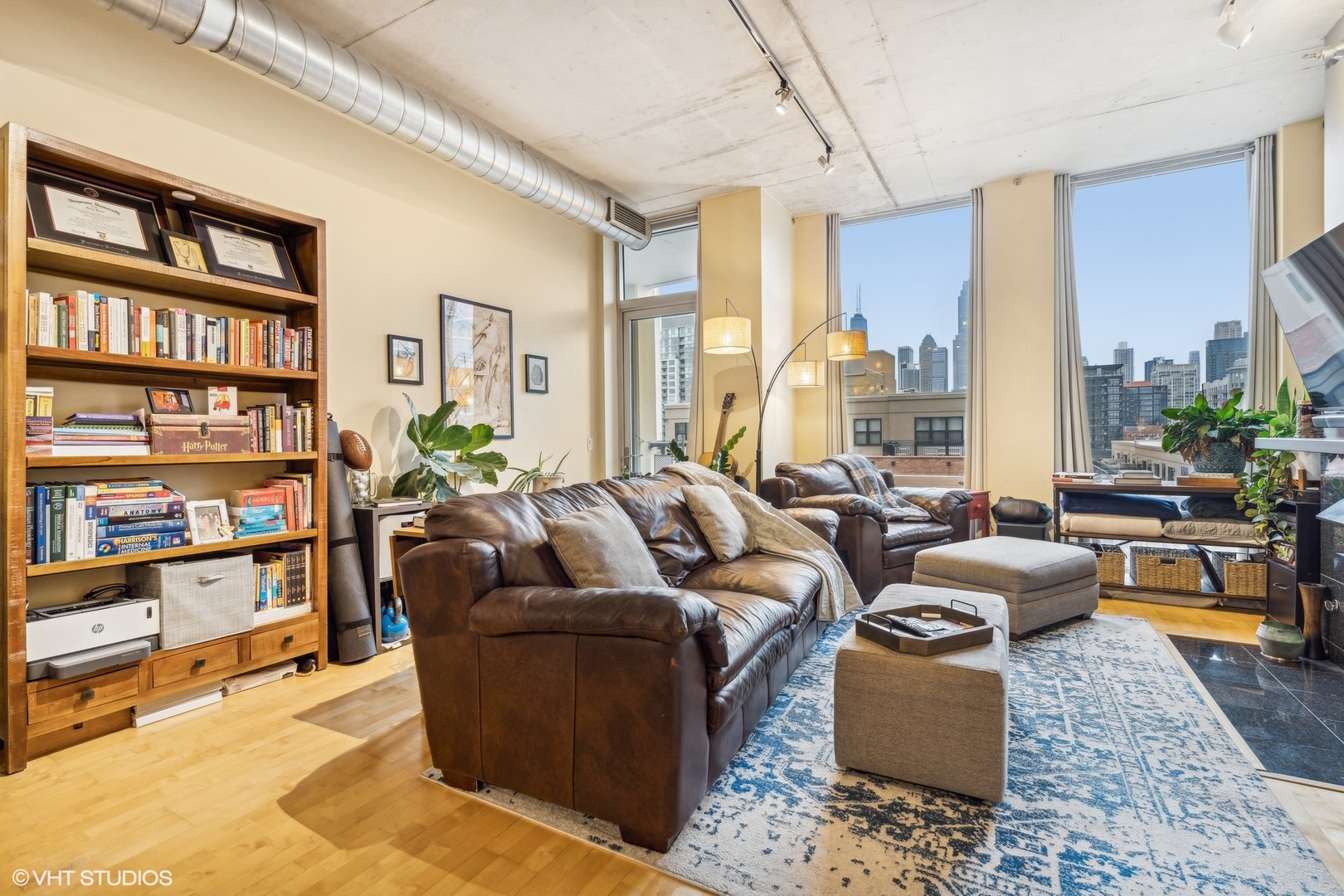 720 N Larrabee Street Unit: 905