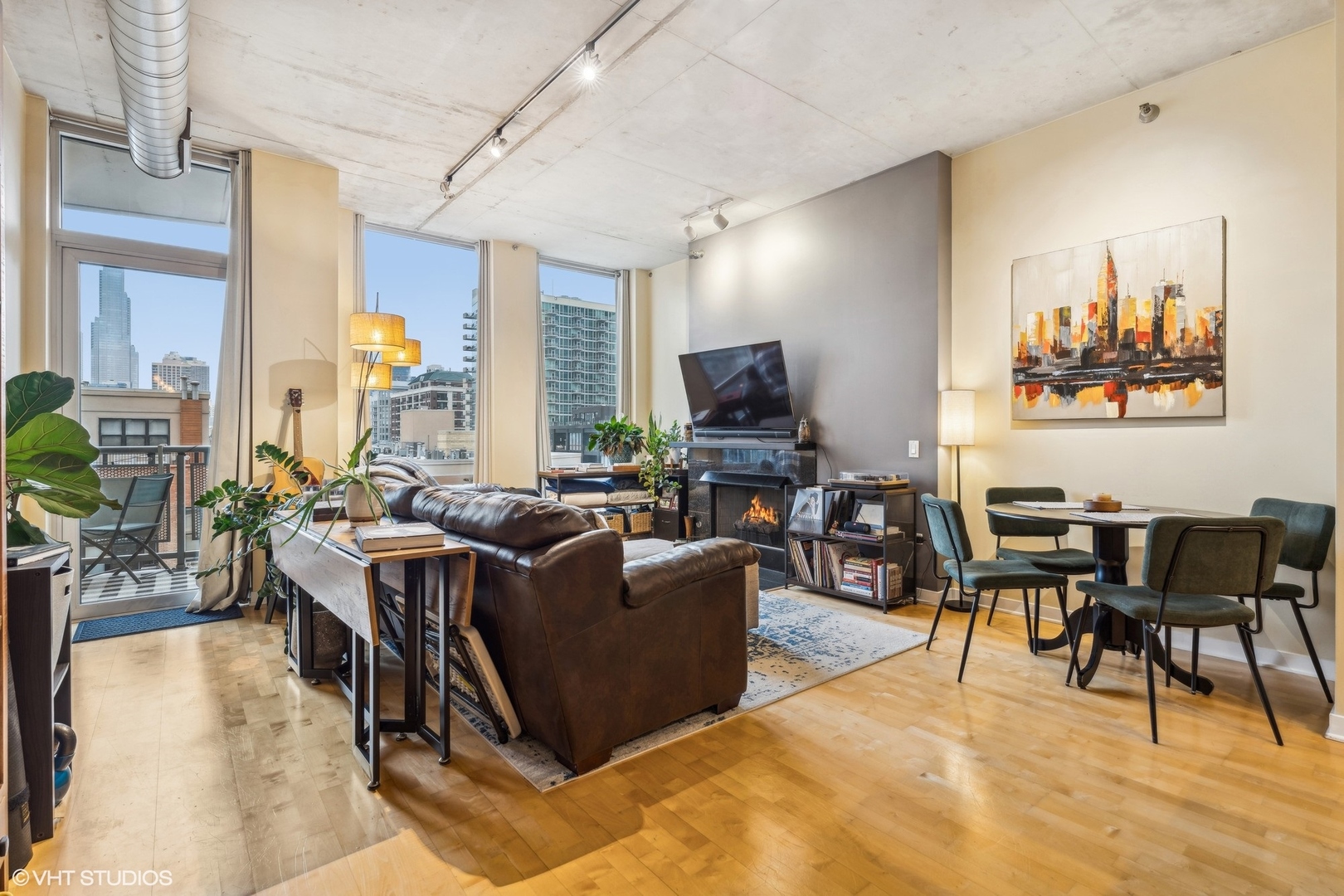 720 N Larrabee Street Unit: 905