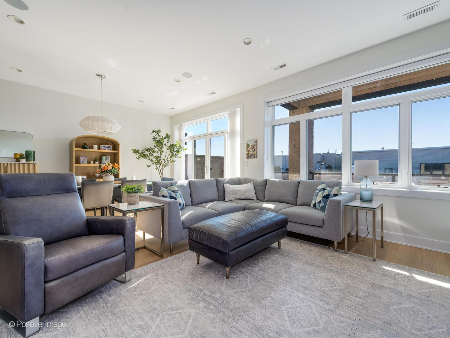 4115 N Lincoln Avenue Unit: 4S