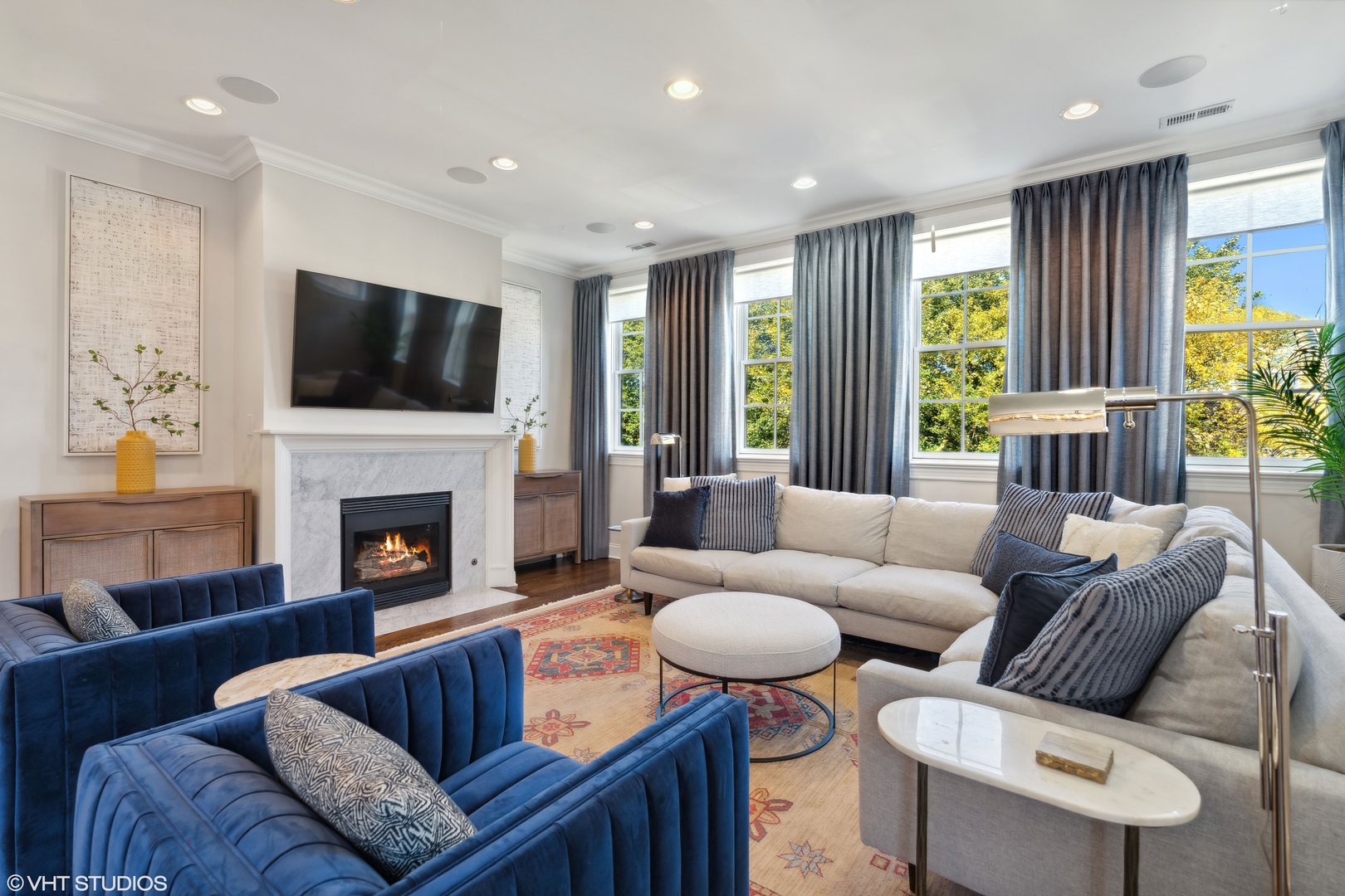 851 W Fletcher Street Unit: 3