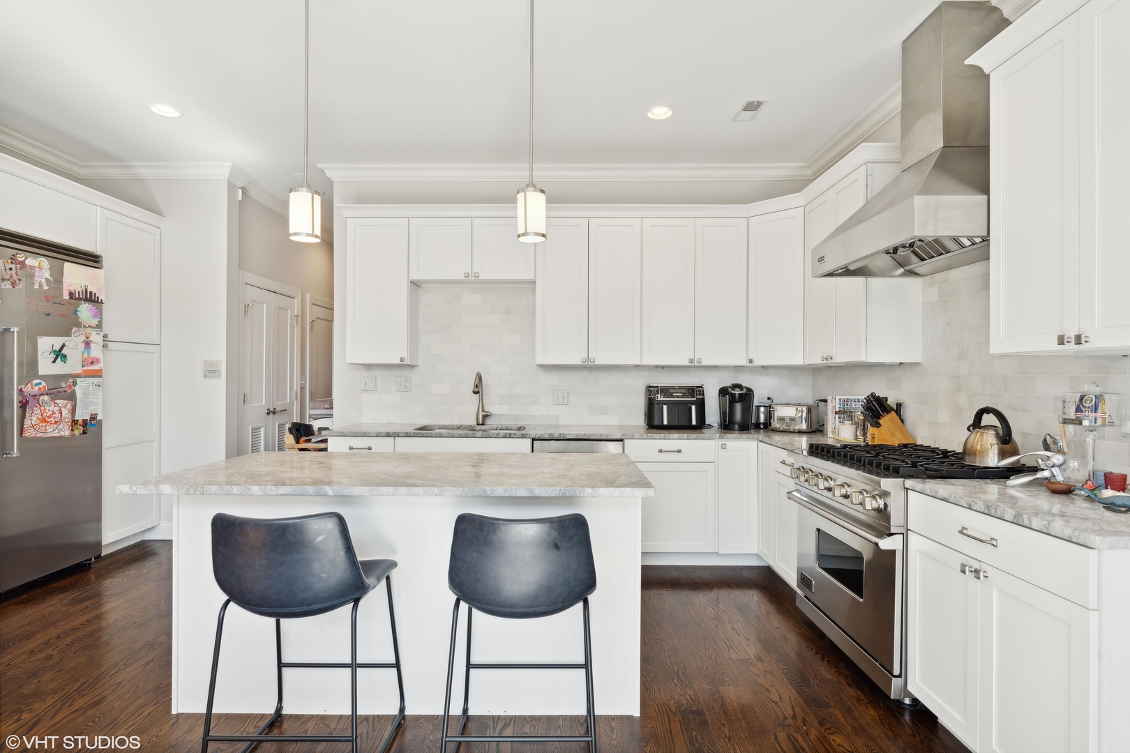 851 W Fletcher Street Unit: 3