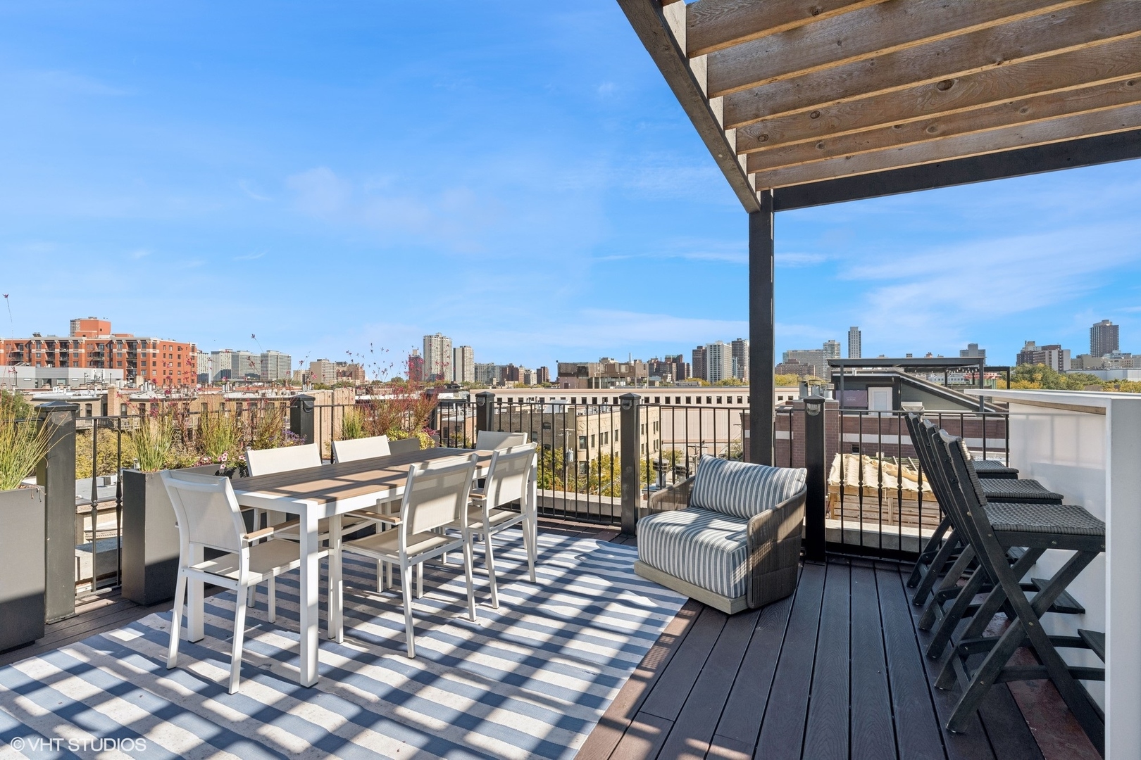 851 W Fletcher Street Unit: 3