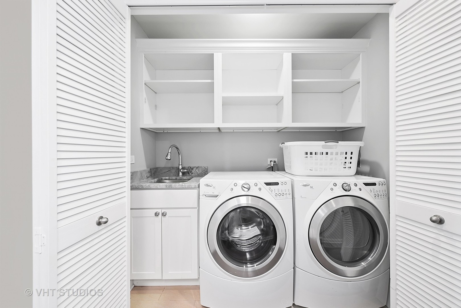 851 W Fletcher Street Unit: 3