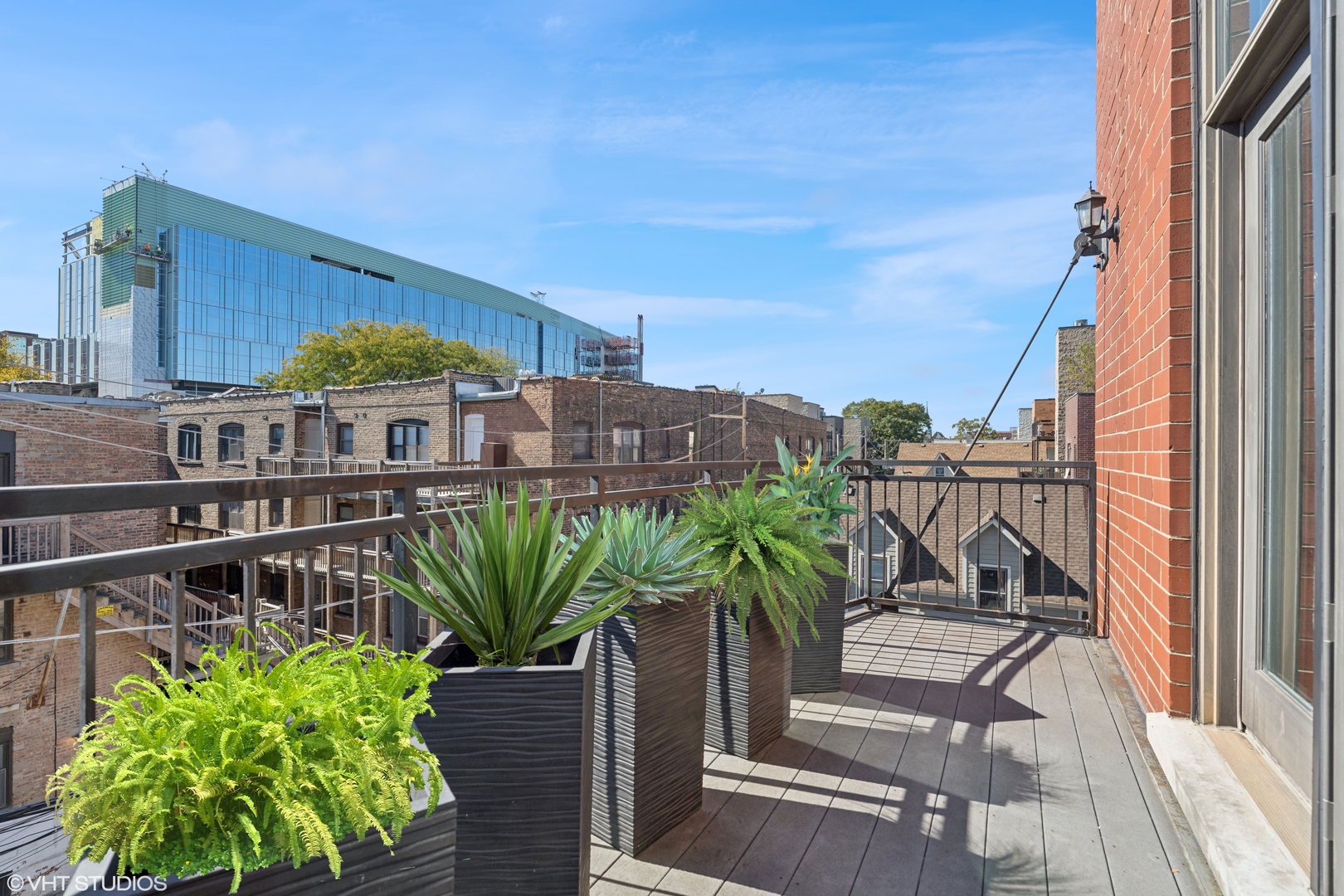 851 W Fletcher Street Unit: 3