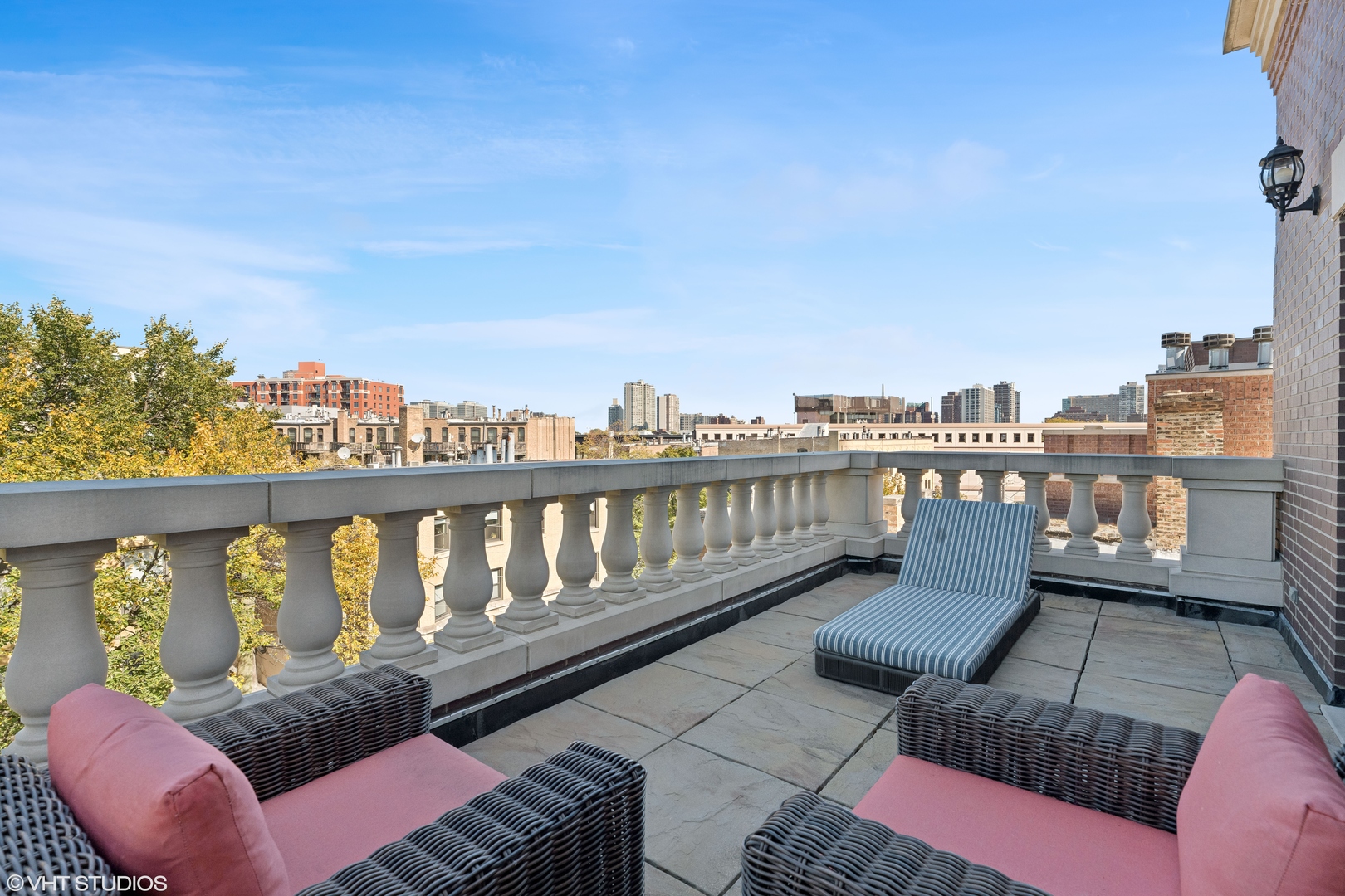 851 W Fletcher Street Unit: 3