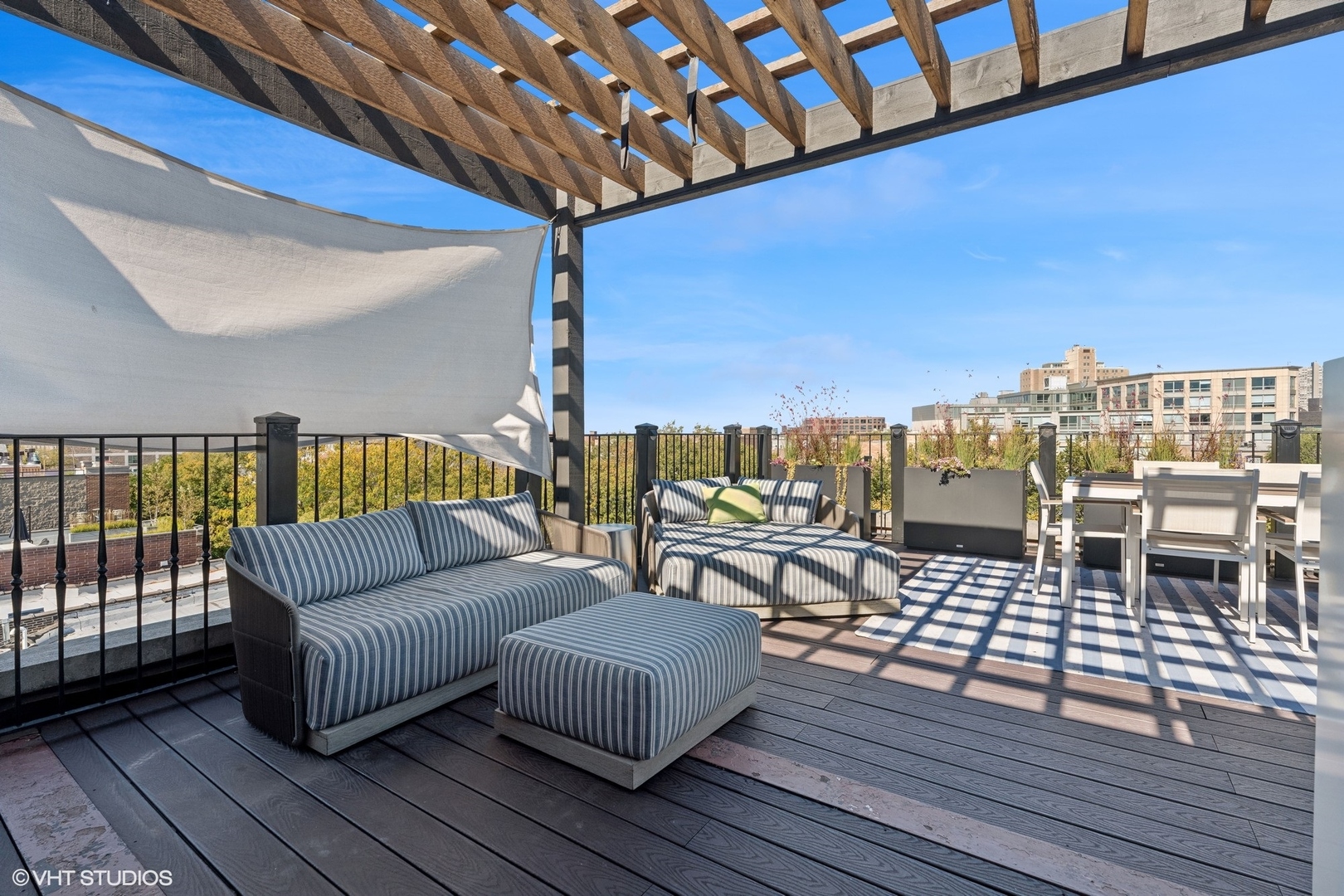 851 W Fletcher Street Unit: 3