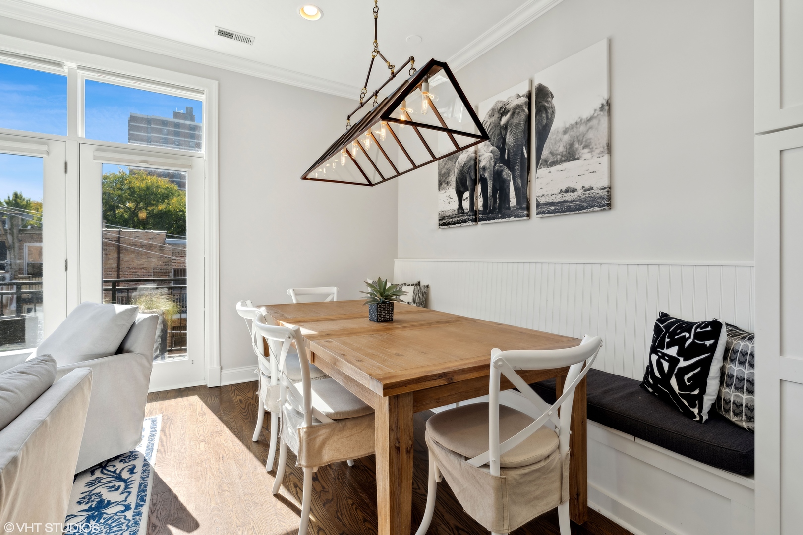 851 W Fletcher Street Unit: 3