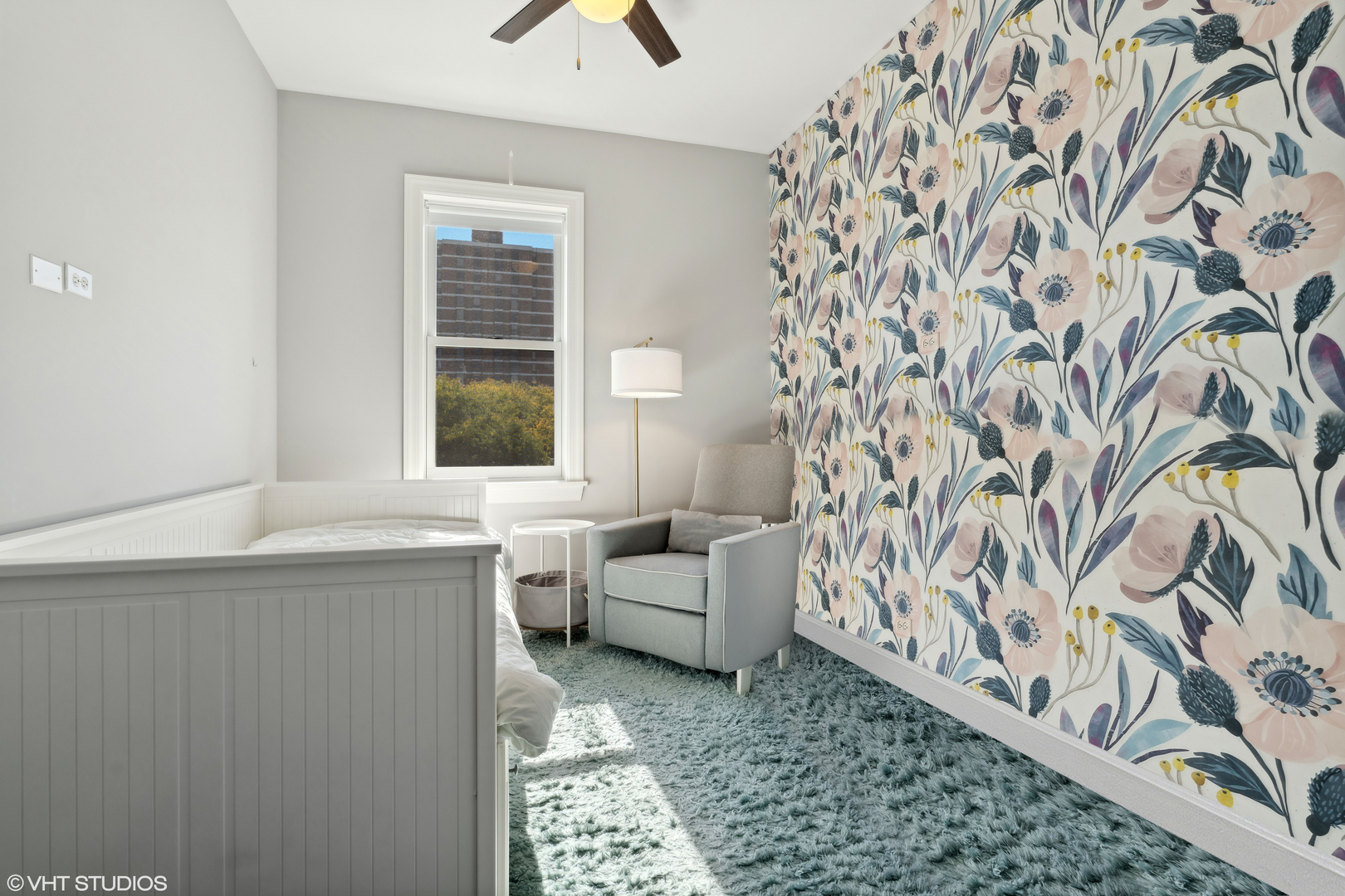 851 W Fletcher Street Unit: 3