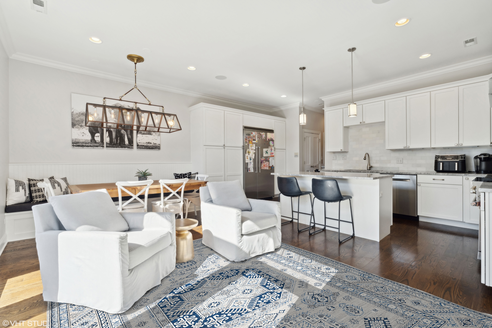 851 W Fletcher Street Unit: 3