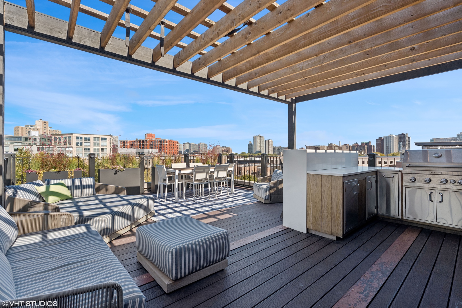 851 W Fletcher Street Unit: 3