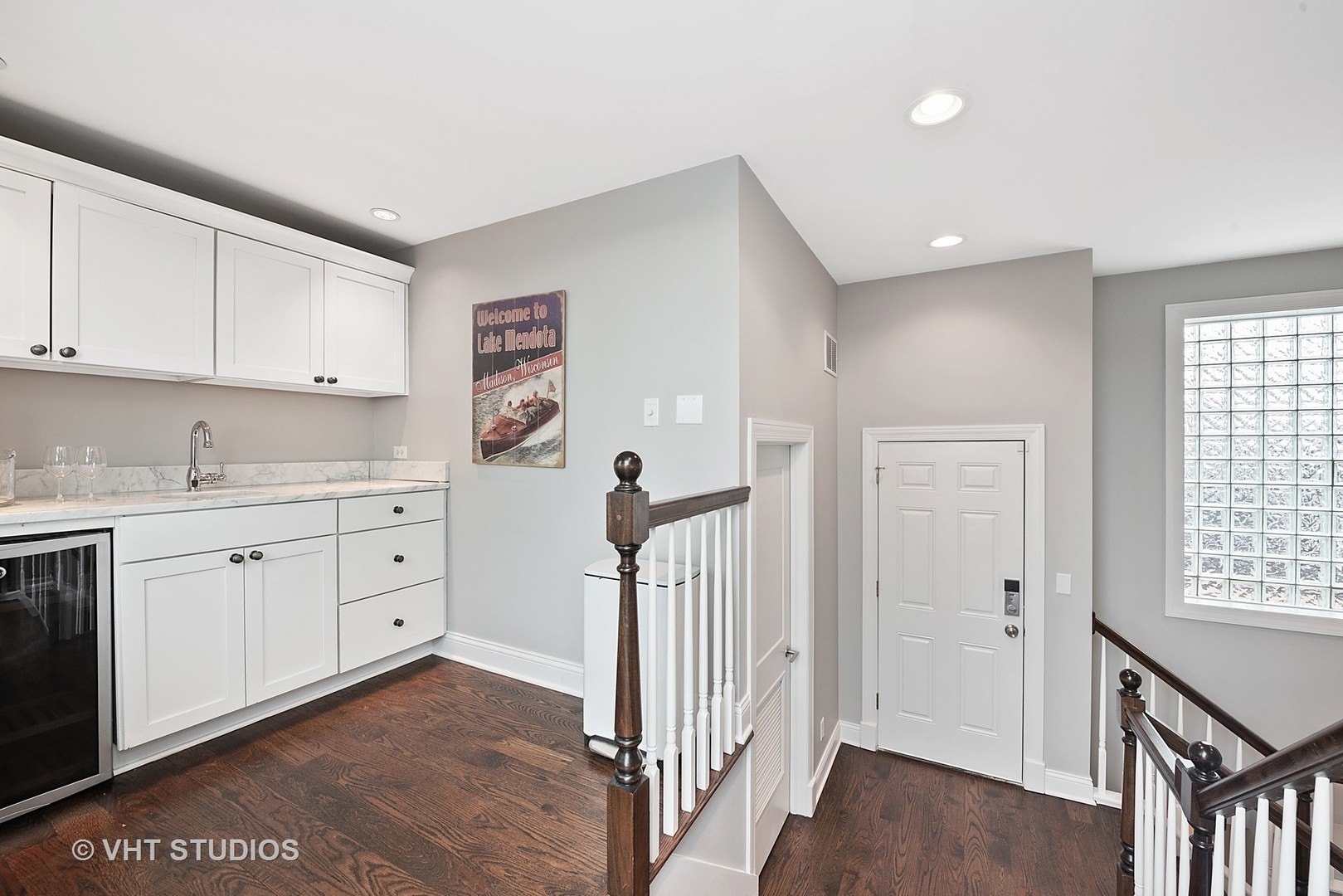 851 W Fletcher Street Unit: 3