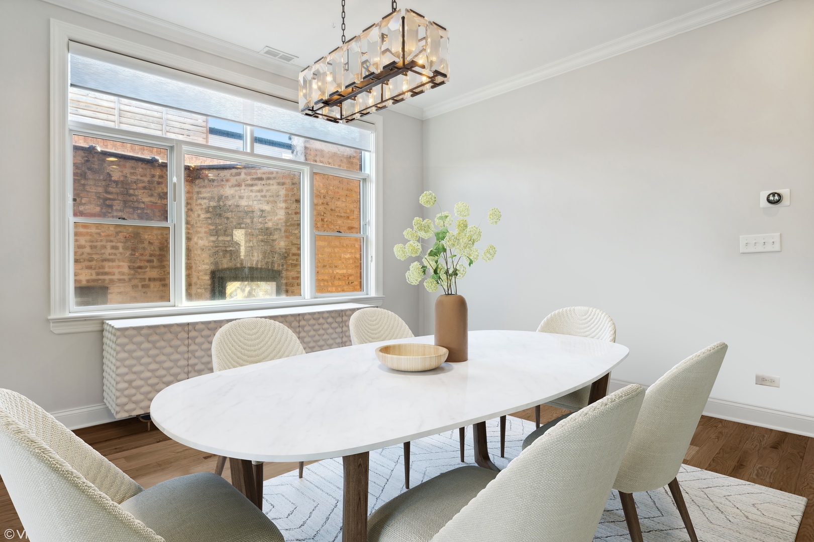 851 W Fletcher Street Unit: 3