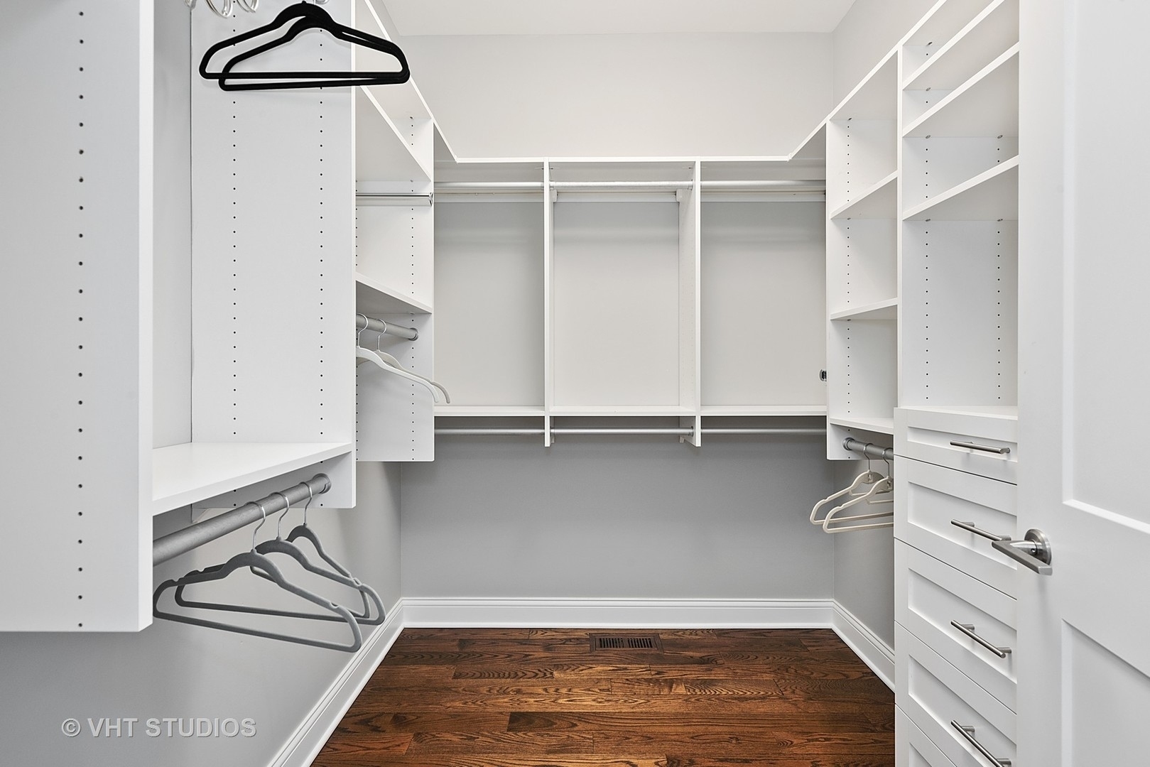 851 W Fletcher Street Unit: 3