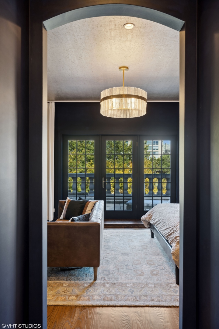 851 W Fletcher Street Unit: 3