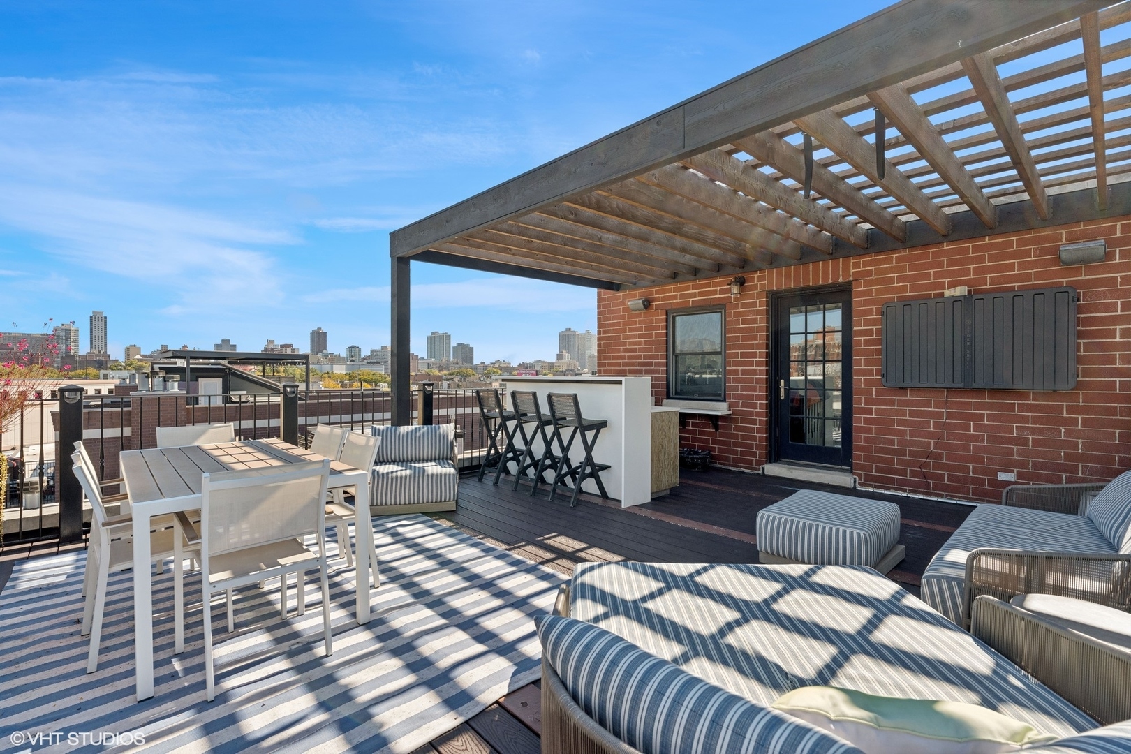 851 W Fletcher Street Unit: 3